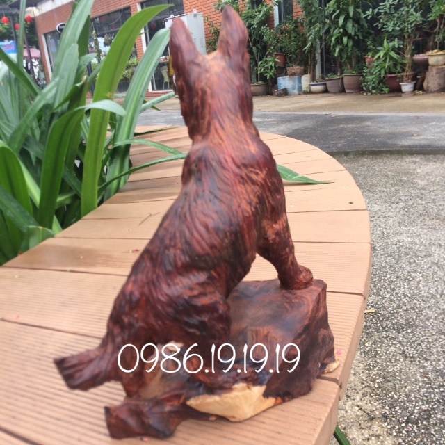 tượng chó gỗ trắc