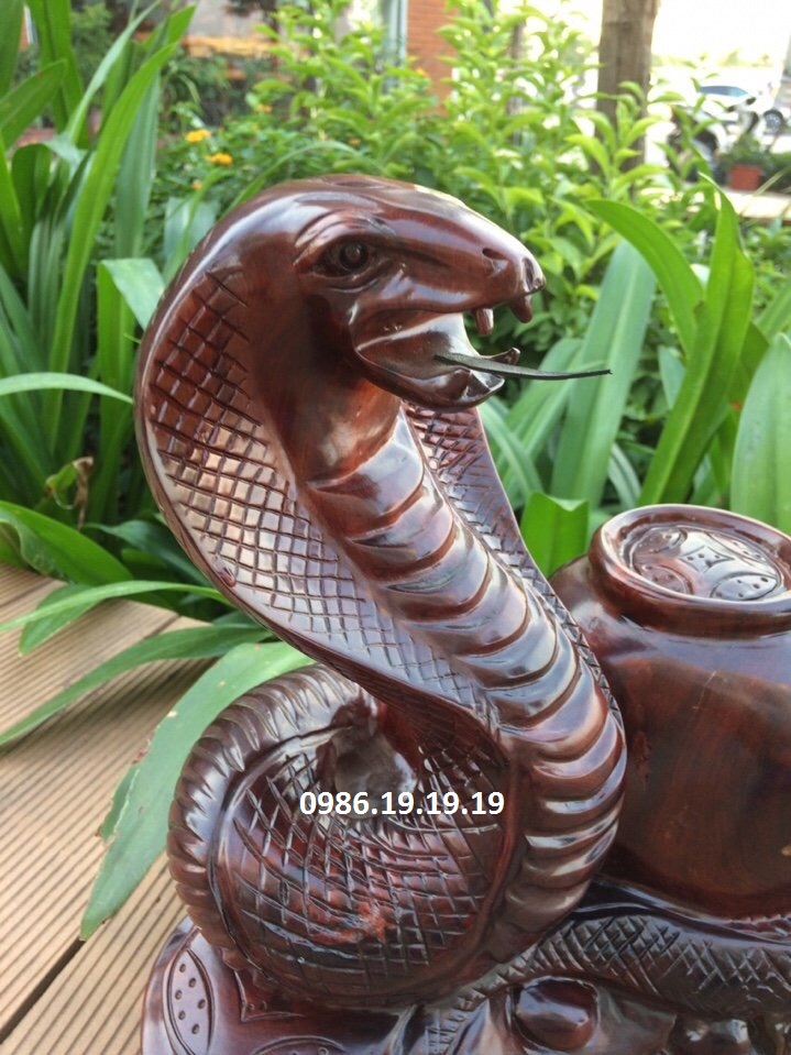 tượng rắn gỗ trắc